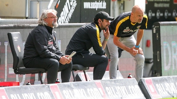 Co-Trainer Heiko Scholz Dresden, Co-Trainer Ferydoon Zandi Dresden und Trainer Alexander Schmidt 