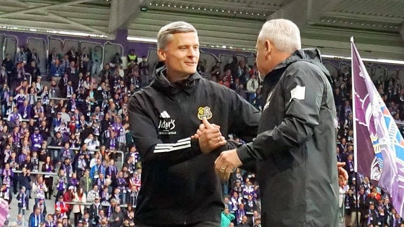 Trainer Rüdiger Ziehl (Saarbrücken, links) mit Trainer Pavel Dotchev