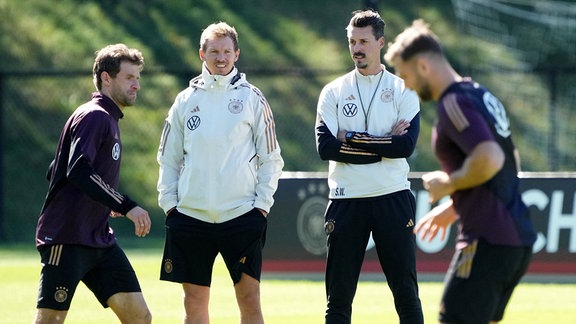 Thomas Müller, Bundestrainer Julian Nagelsmann, Co-Trainer Sandro Wagner und Niclas Füllkrug beim Training der DFB- Nationalmannschaft