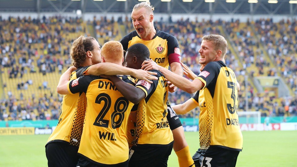 Sport Jahresruckblick September Dynamo Dresden Wirft Den Hsv Aus Dem Pokal Leistner Attackiert Fan Mdr De