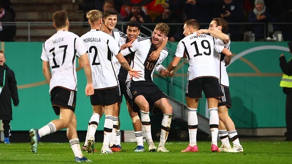 DFB-U21-Team jubelt.