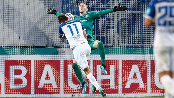 DFB Pokal 1.Runde, 1. FC Magdeburg - SV Darmstadt 98 emspor, v.l. Christian Beck Magdeburg, 11, Carl Klaus Darmstadt, 13