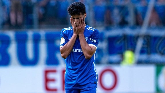 Mohammed El Hankouri (1. FC Magdeburg, 11) ist enttaeuscht über eine vergebene Torchance.