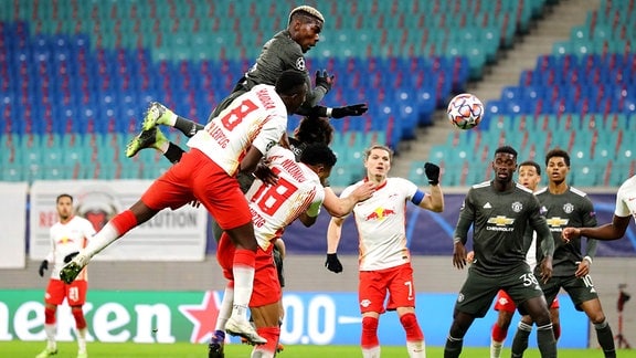 RB Leipzig - Manchester United - Tor für Manchester. Paul Pogba 6, Manchester trifft zum 3:2. vorn Amadou Haidara 8, RB Leipzig