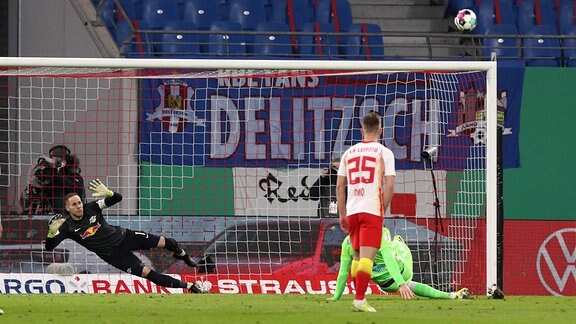 RB Leipzig - VfL Wolfsburg: Elfmeter Wout Weghorst verschossen