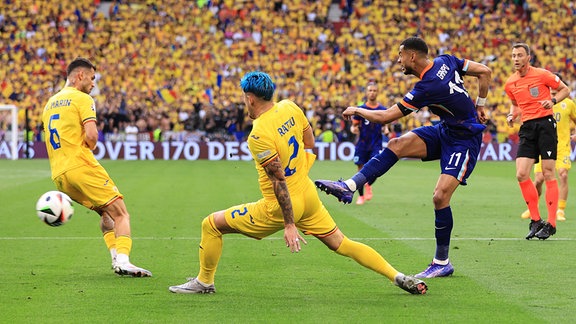 Achtelfinale Rumänien gegen Niederlande: Cody Gakpo aus den Niederlanden erzielt das erste Tor.