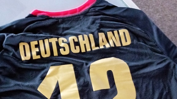 T-Shirt mit Rückennummer 12 und Aufschrift Deutschland