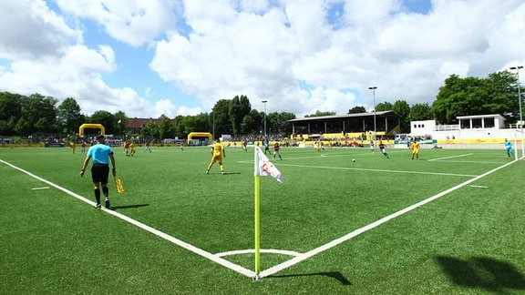 FC Altona 93 - FC Teutonia 05 Ottensen 1:2. Das Stadion des SC Victoria Hamburg an der Hoheluft.