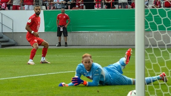 Ramien Safi (Essen) erzielt das Tor zum 1:0 