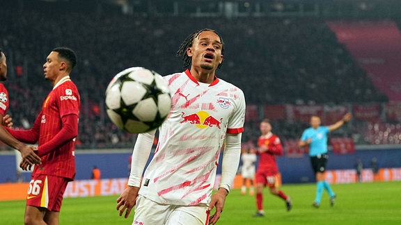 Xavi Simons aus Leipzig zeigt während eines Champions-League-Gruppenphase-3-Spiels, RB Leipzig gegen Liverpool, in der Red Bull Arena, Leipzig,