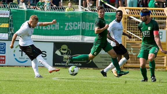 Rico Gladrow (Fürstenwalde) erzielt das 2:1 für Union Fürstenwalde.