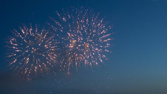 Feuerwerk über dem nach Umbau neu eröffneten Stadion in Jena