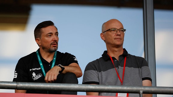 Daniel Meyer (Sportdirektor HFC) und Jürgen Fox (HFC Präsident und Vorstand Saalesparkasse) 