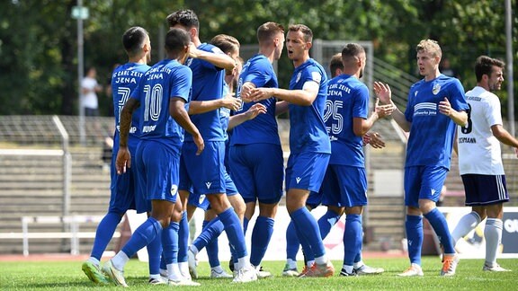 Jena jubelt nach Tor zum 0:1 durch Pasqual Verkamp