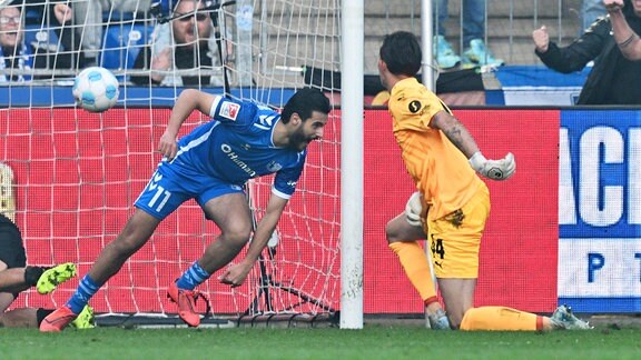 Freude nach Treffer zum 1:0 durch Mo Mohammed El Hankouri (11, 1. FC Magdeburg FCM ) - Nahuel Noll (44, SpVgg Greuther Fürth ) geschlagen.