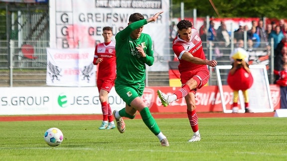 Paul Horschig (BSG Chemie Leipzig) vs. Soufian Benyamina (Greifswalder FC)