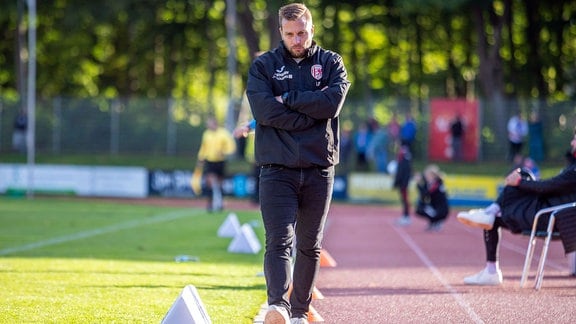 GFC Trainer Lars Fuchs an der Seitenlinie