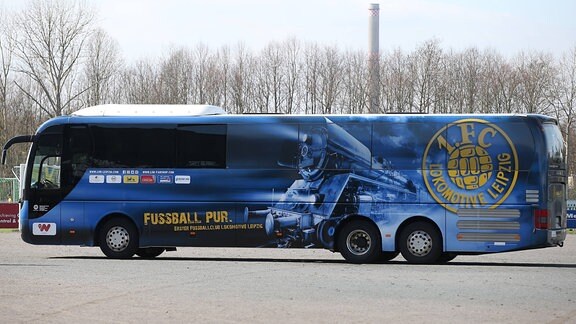 Mannschaftsbus des 1. FC Lok Leipzig