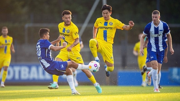 Eliyas Strasner (Hertha BSC II), Theo Ogbidi (Lok Leipzig), Min-gi Kang (Lok Leipzig), Peter Matiebel (Hertha BSC II)