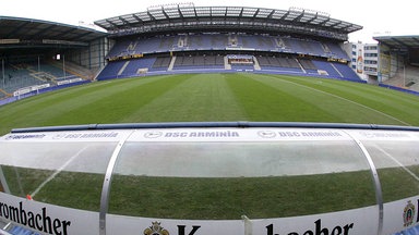 Perspektive von der Ersatzbank in der Schüco Arena in Bielefeld