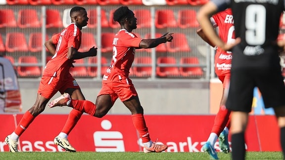 Torjubel Phillip Aboagye (Erfurt) nach dem Tor zum 2:0 