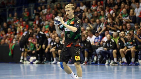 Gisli Thorgeir Kristjansson Magdeburg, 10 am Ball