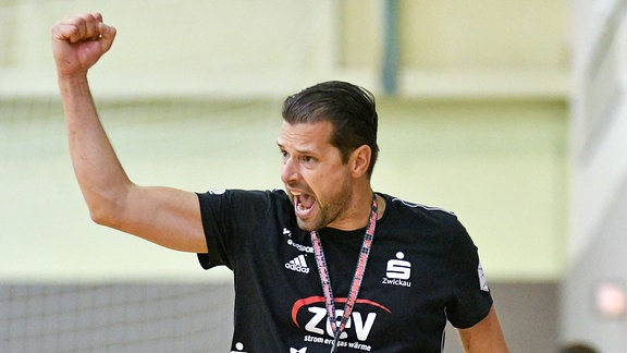 Norman Rentsch, Trainer BSV Sachsen Zwickau, jubelt.