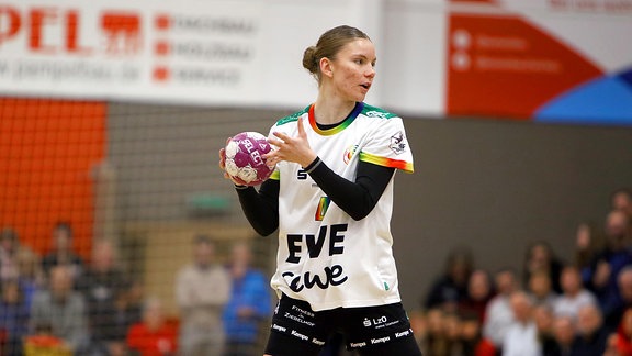 Eine Handballspielerin.