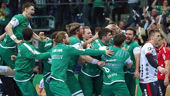 Leipziger Team jubelt nach Sieg