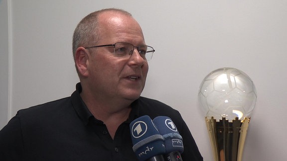 SCM-Geschäftsführer Marc-Henrik Schmedt vor IHF Super Globe