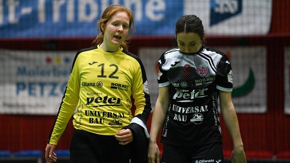 Marie Skurtveit Davidsen (Thüringer HC) und Asli Iskit (Thüringer HC) schauen enttäuscht.
