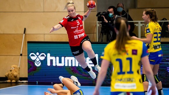 Emma Ekenman-Fernis (Thueringer HC) in Aktion beim Spiel Thüringer HC - Storhamar HE