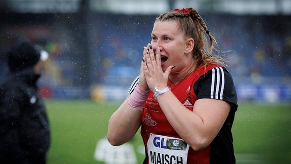 Katharina Maisch vom LV 90 Erzgebirge freut sich bei den Deutschen Leichtathletik-Meisterschaftenim Eintracht-Stadion, Braunschweig 