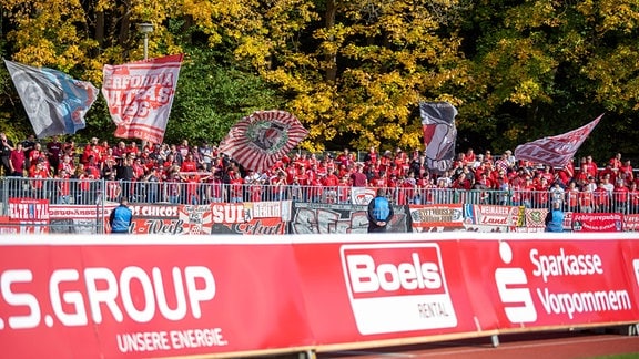 Über 200 RWE-Anhänger beim Auswärtsspiel in Greifswald.