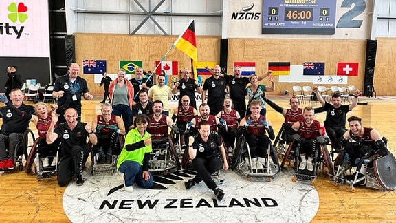 Gruppenfoto der deutschne Rollstuhl-Rugby Nationalmannschaft bei der Olympia-Qualifikation.