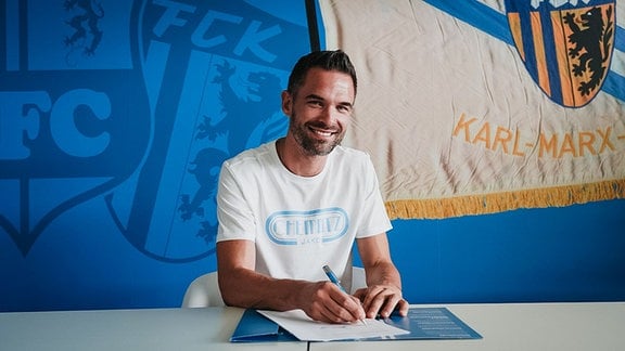 Benjamin Duda bei der Vertragsunterschrift als Cheftrainer beim Chemnitzer FC