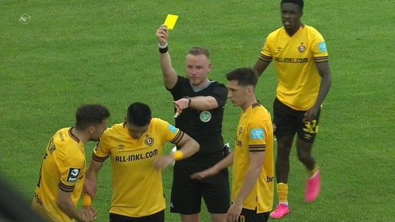 Dynamo Dresden: Gelb für Park.