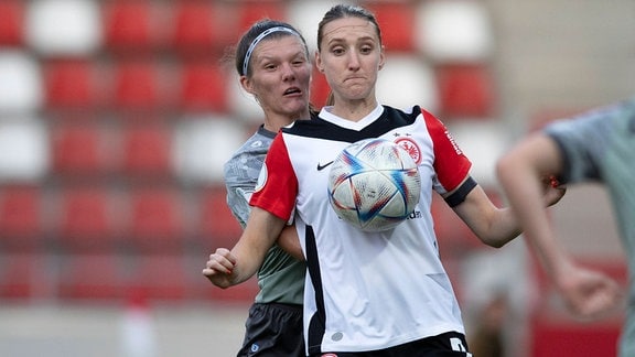 Lara Prasnikar, 7, Eintracht Frankfurt, gegen Tessa Berger, 16, 1. FFV Erfurt.