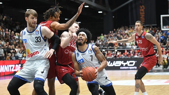 Asbjoern Midtgaard, Otis Livingston, Arnas Velicka, Marko Filipovity und Kevin Yebo