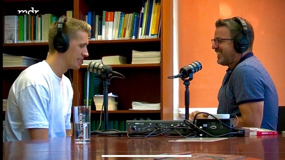 Nils Petersen im Gespräch mit MDR-Reporter Florian Weichert