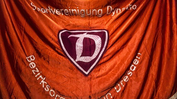 Sportgemeinschaft Dynamo Dresden“-Feuerwerk - Faszination Fankurve