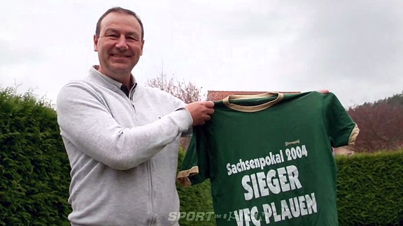 Tino VBogel, Trainer Plauen 2004, mit dem Sieger-T-Shirt von 2004