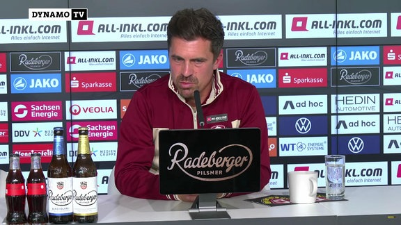 Thomas Stamm, Trainer der SG Dynamo Dresden, auf der Pressekonferenz vor dem 8. Spieltag gegen Alemannia Aachen.