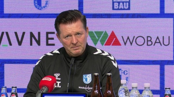 Christian Titz, Trainer des 1. FC Magdeburg, auf der Pressekonferenz vor dem 2.-Bundesligaspiel gegen den SV Darmstadt 98.