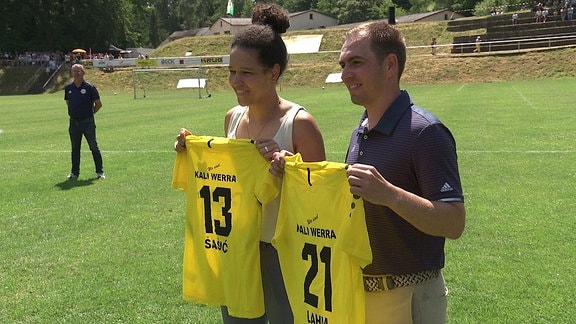 Philipp Lahm und Celia Šašić sind mit der Initiative "Treffpunkt Fußball" zu Gast beim FSV Kali Werra Tiefenort