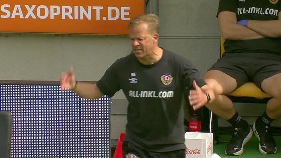Vorschaubild Dynamo Dresden - Saarbrücken: SGD-Trainer Markus Anfang ist wütend.
