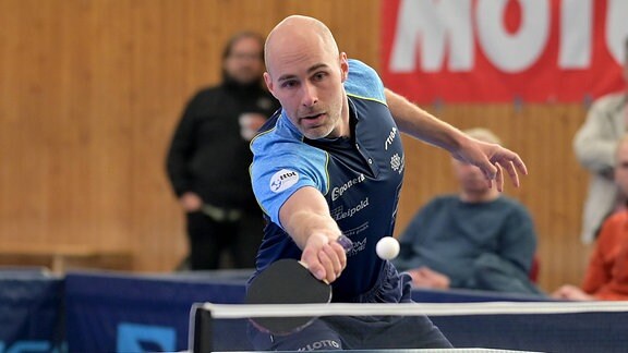 Daniel Habesohn (Post SV Mühlhausen) beim Tischtennisspiel.