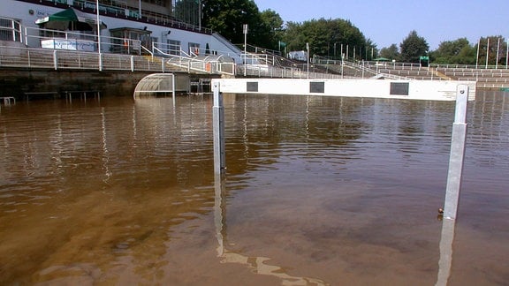 Heinz-Steyer-Stadion 2002 unter Wasser