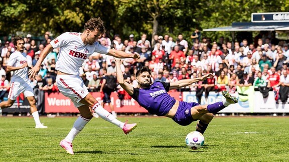 Luca Waldschmidt (1. FC Köln, 9) schiesst das 1:0 im Testspiel, 1. FC Köln gegen  FC Erzgebirge Aue