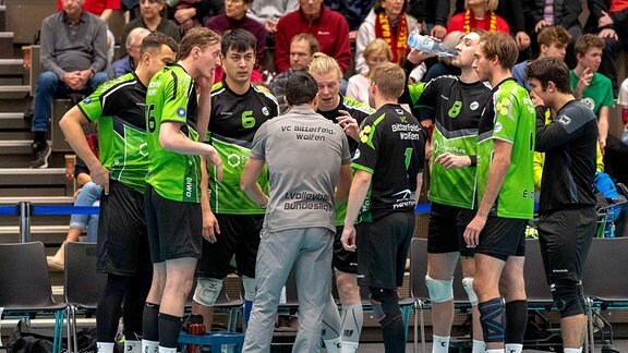 Teambesprechung des VC Bitterfeld-Wolfen in Spielpause